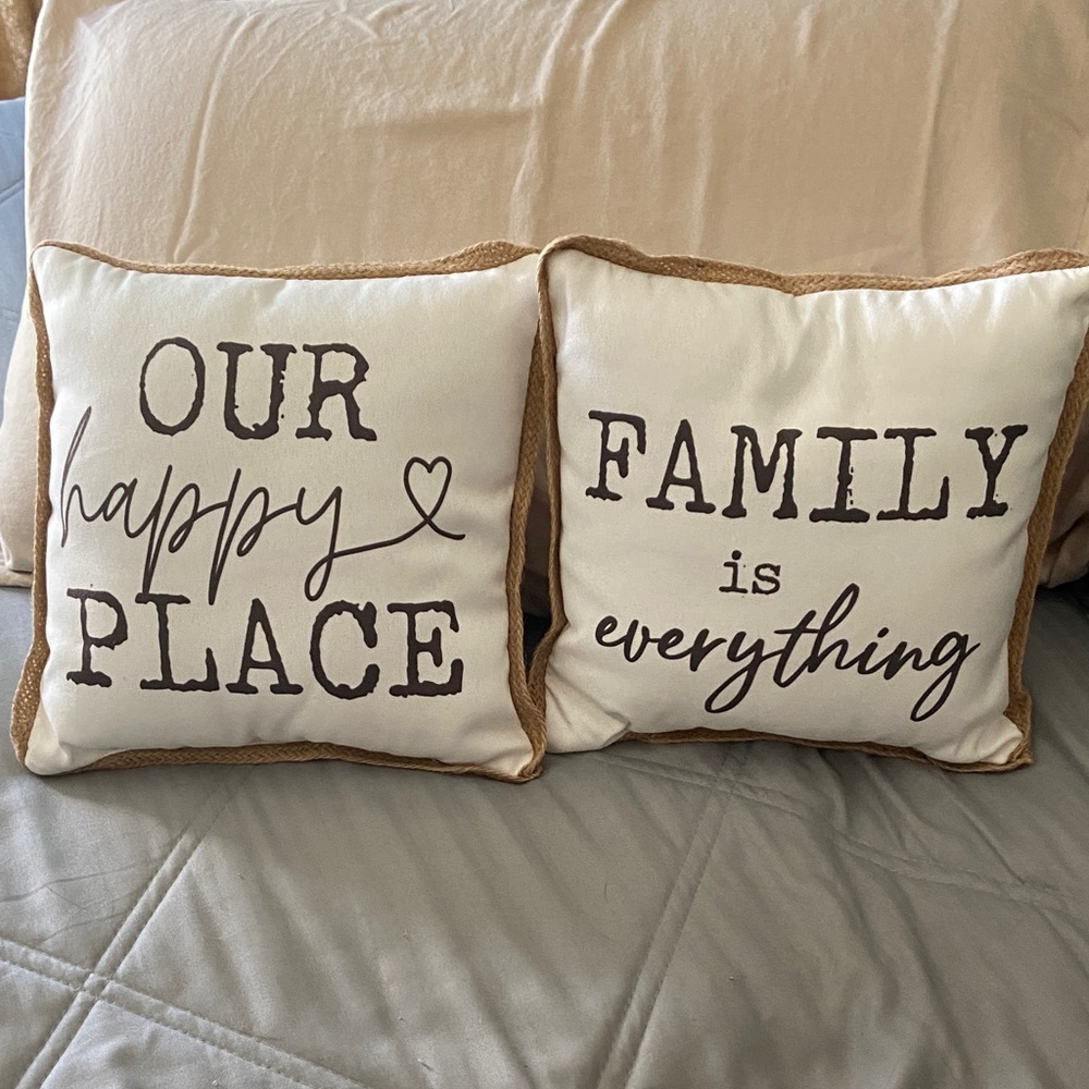 NWOT Decorative Throw Pillow Set with Inspirational Quotes